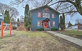 One-Of-A-Kind Rustic Retreat In Dtwn Sturgeon Bay!